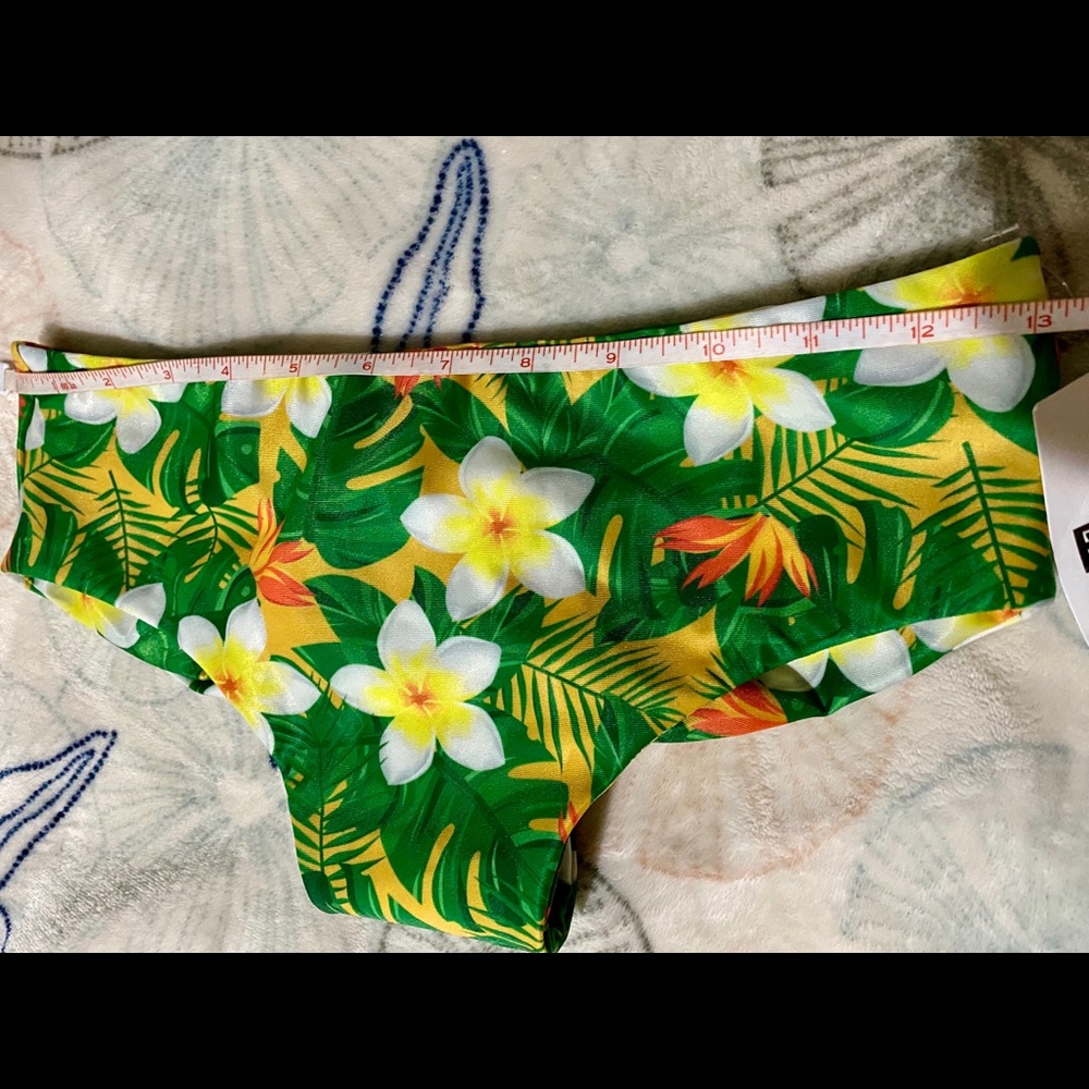 ☀️SOLD☀️Fused Hawaii Bikini - Picture 2 of 2